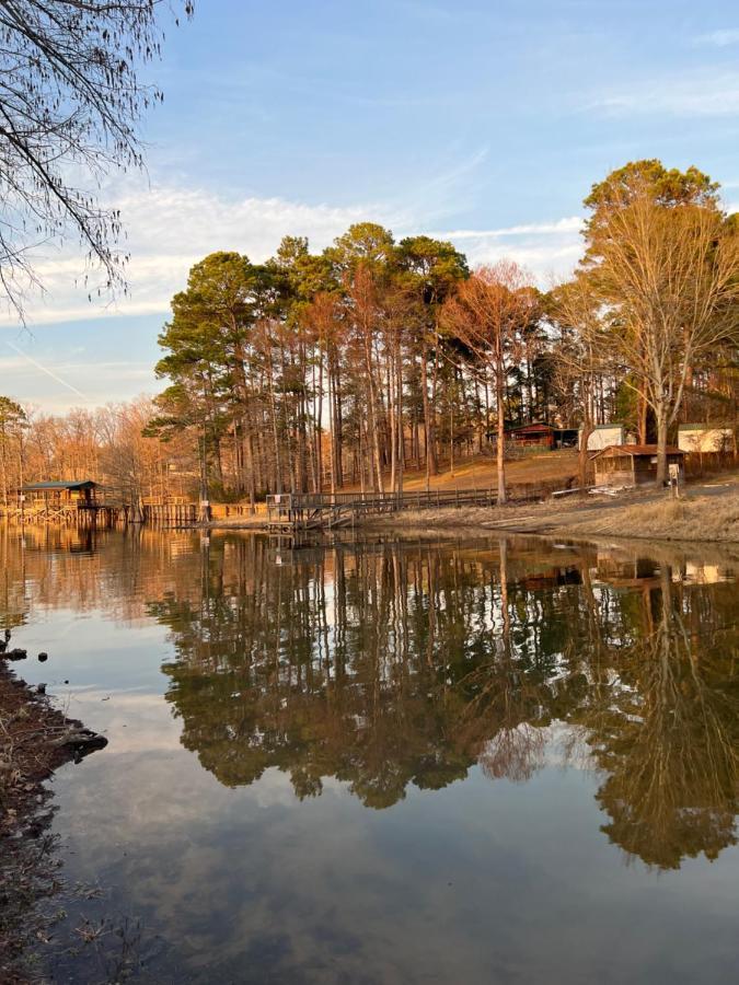 Driftwood Inn And Lodge By The Lake Zwolle Exterior foto